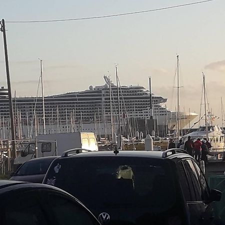Lesembruns Hotell Le Havre Exteriör bild