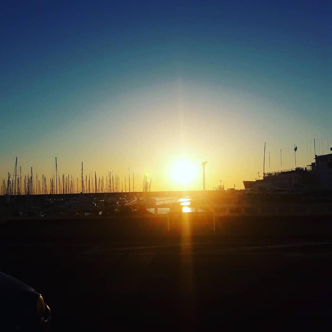 Lesembruns Hotell Le Havre Rum bild